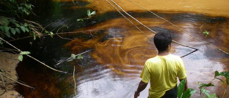 Oil spill in the corrientes river baisin.